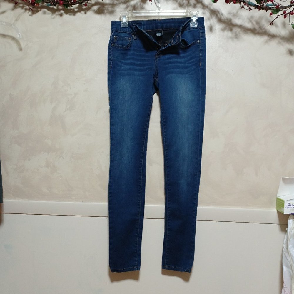 CELEBRITY PINK JEANS SIZE 5 STRECH